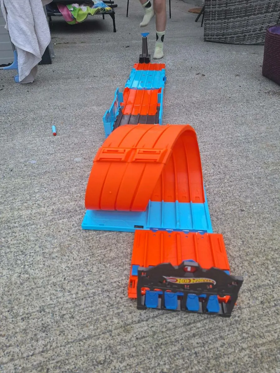 Hot wheels tracks - Image 1