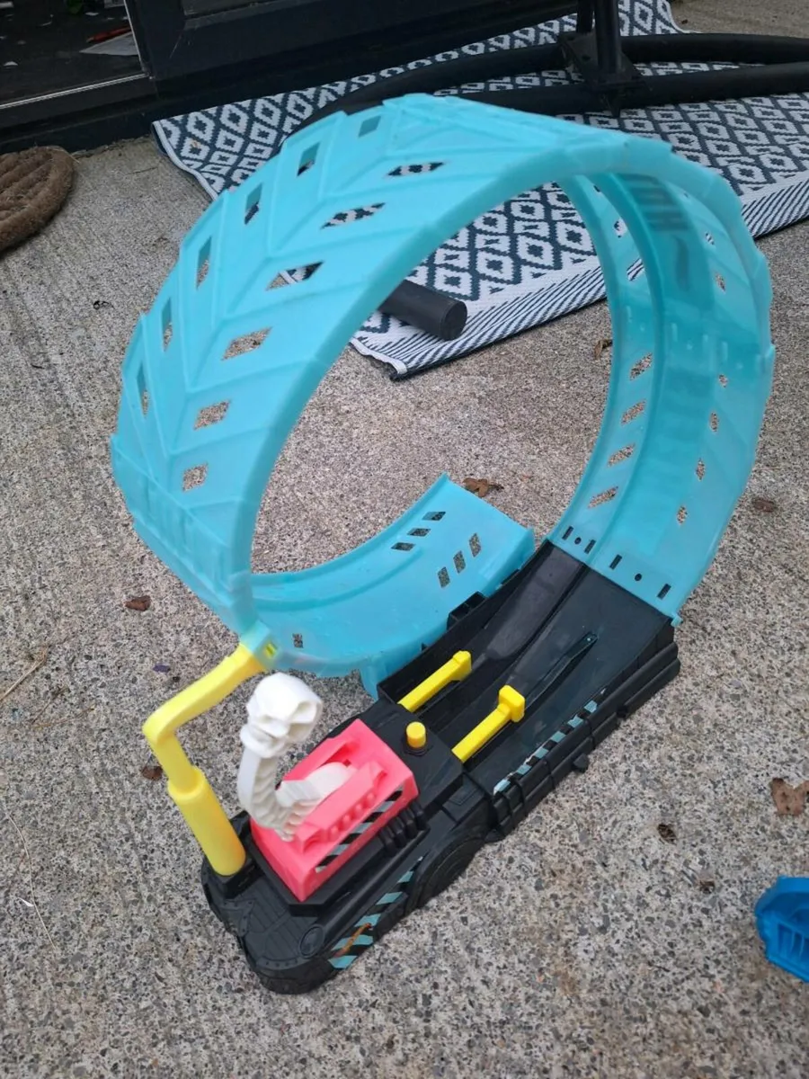 Hot wheels tracks - Image 2