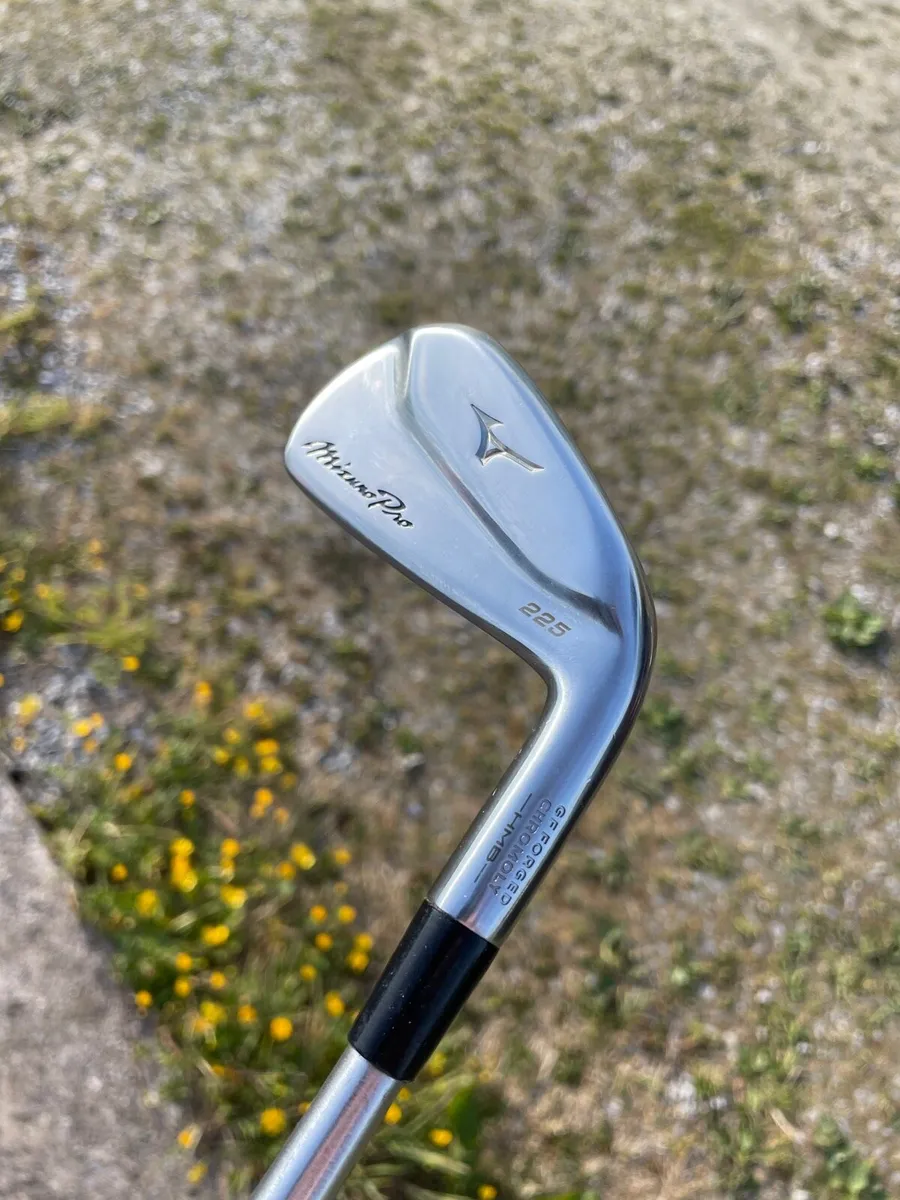 Mizuno pro 225 2 iron/ stiff shaft - Image 4