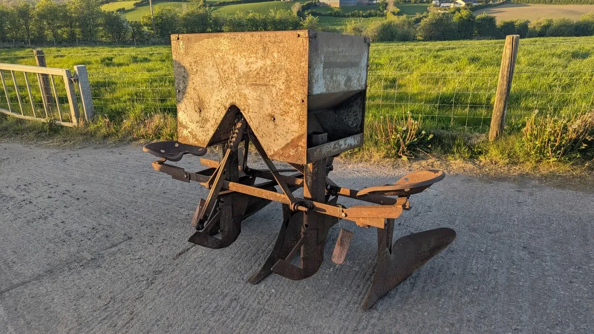 Massey Ferguson Potato Planter Two Row - Image 4