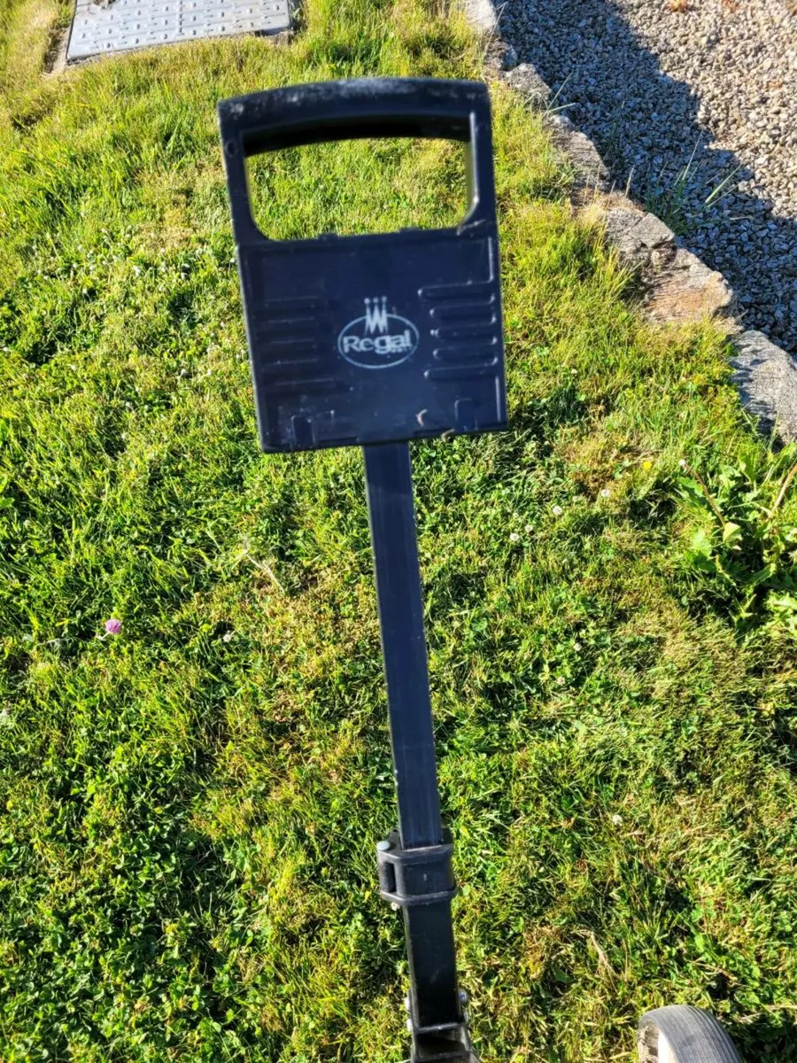 Regal Golf Trolley - Foldable and Lightweight - Image 2