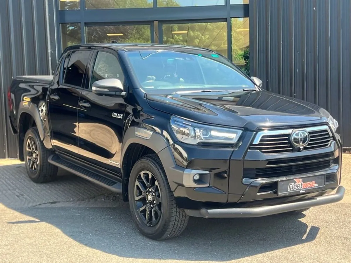Toyota HiLux 2.8 D-4d Invincible X Pickup Double - Image 1