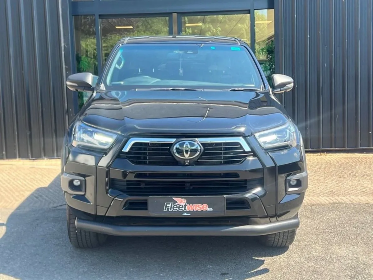 Toyota HiLux 2.8 D-4d Invincible X Pickup Double - Image 2