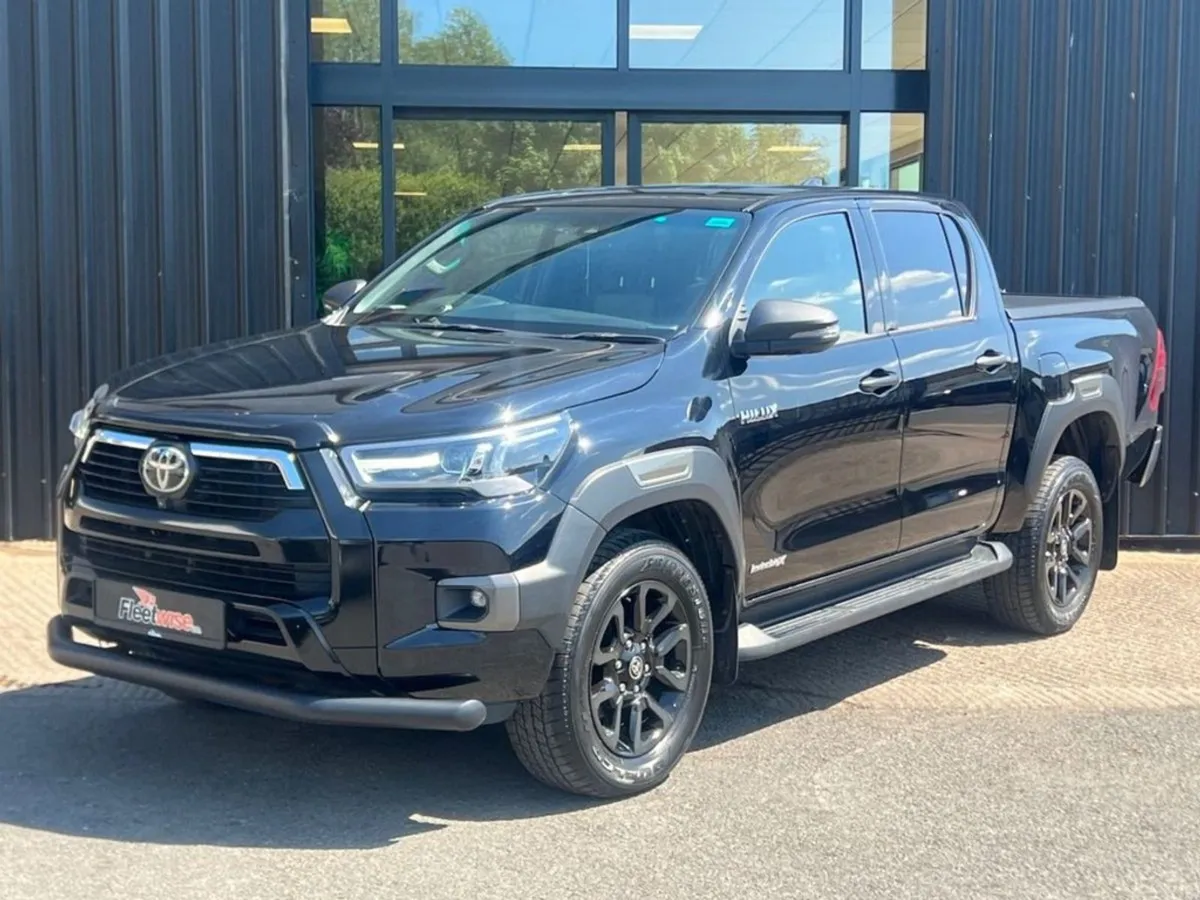 Toyota HiLux 2.8 D-4d Invincible X Pickup Double - Image 3