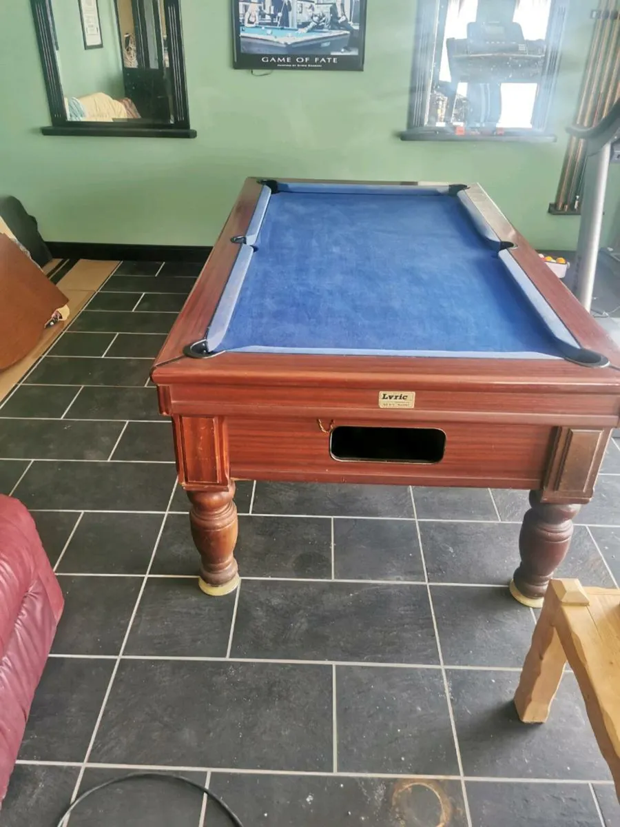 Pool table - Image 1
