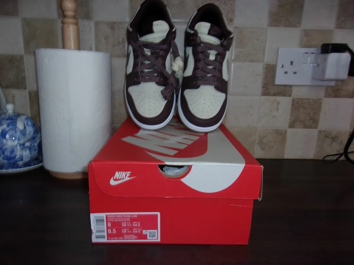 NIKE  DUNK LOW  NEW  BOXED