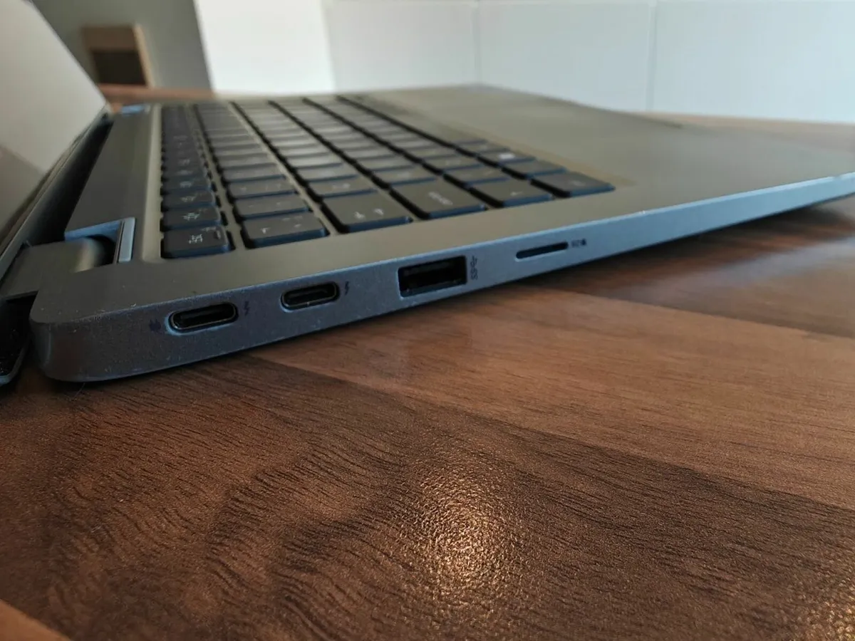 DELL Latitude 5320 2-in-1 360 Rotated Touchscreen - Image 3