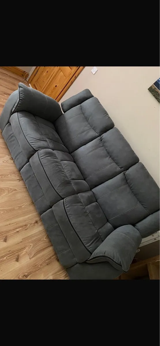 Brand new sofa - Image 1