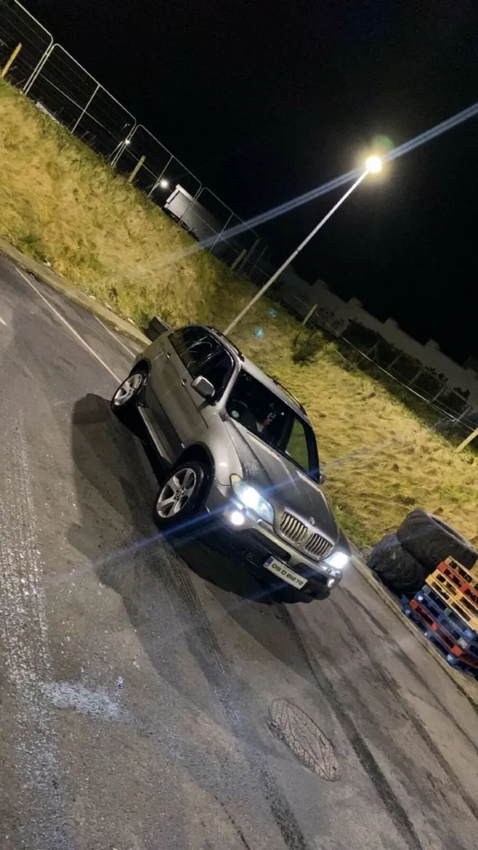 BMW X5 2005 - Image 1