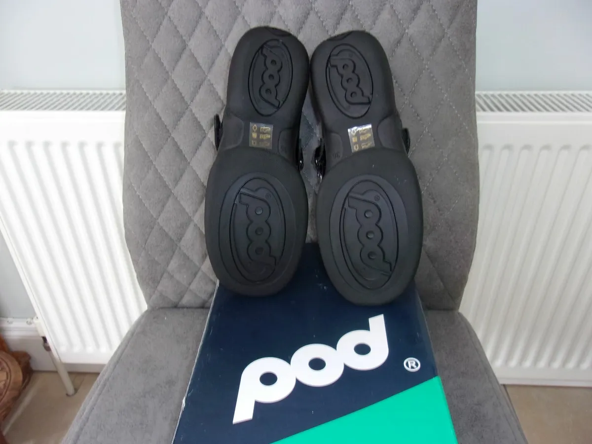 POD  GIRLS  SCHOOL  SHOES  NEW  BOXED - Image 2