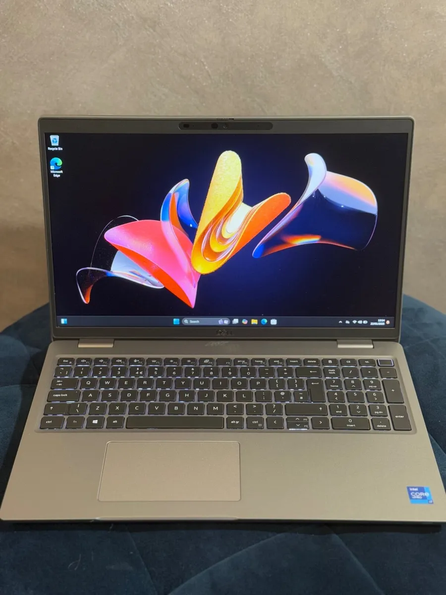 Dell Latitude 5520 Laptop i7/32GB/512SSD/FHD Touch - Image 1