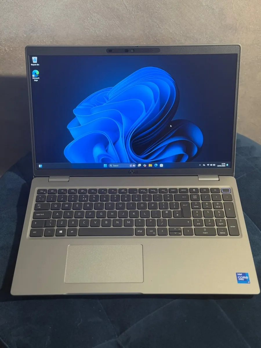 Dell Latitude 5520 Laptop i7/32GB/512SSD/FHD Touch - Image 1