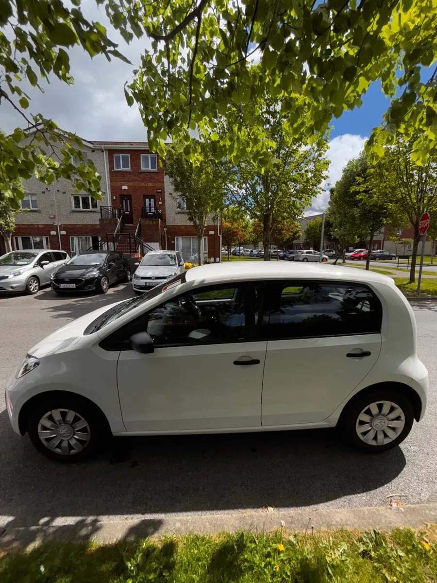 2018 Volkswagen UP - Image 2