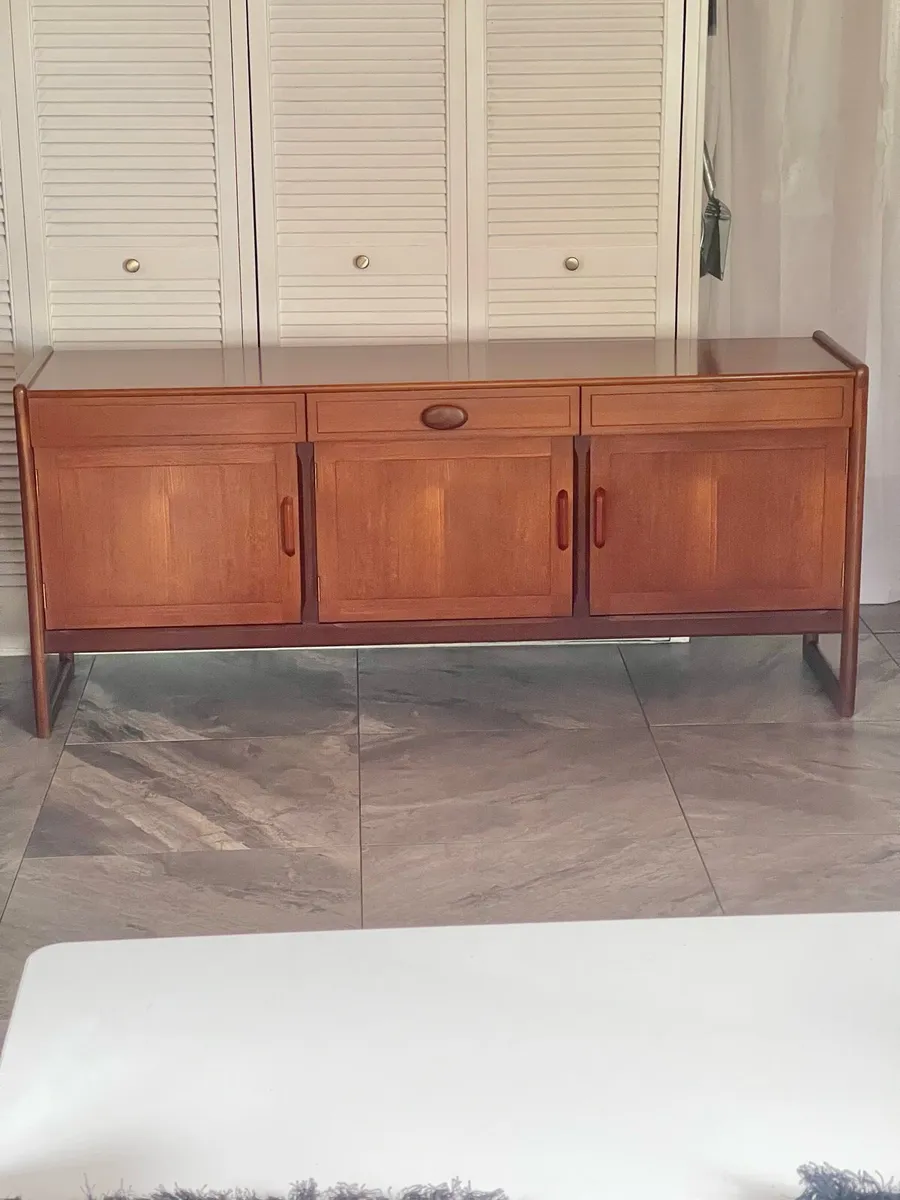 Mid century sideboard - Image 1