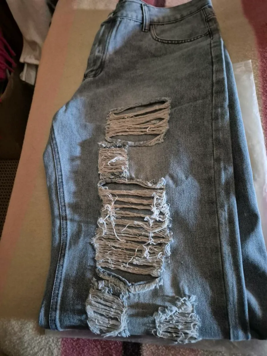 2 NEW  PAIRS OF MENS RIPPEDJEANS - Image 3