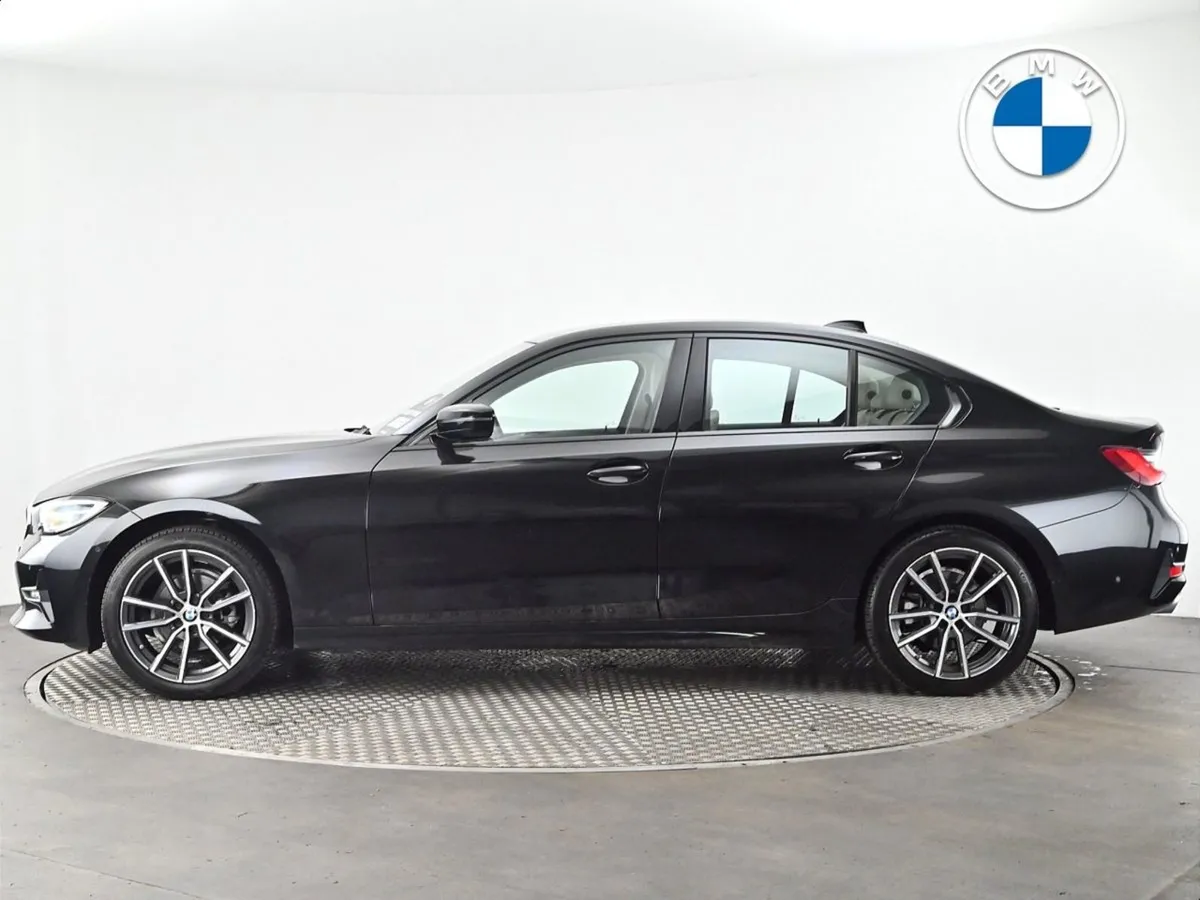 BMW 3 Series 318i Sport Saloon - Image 3