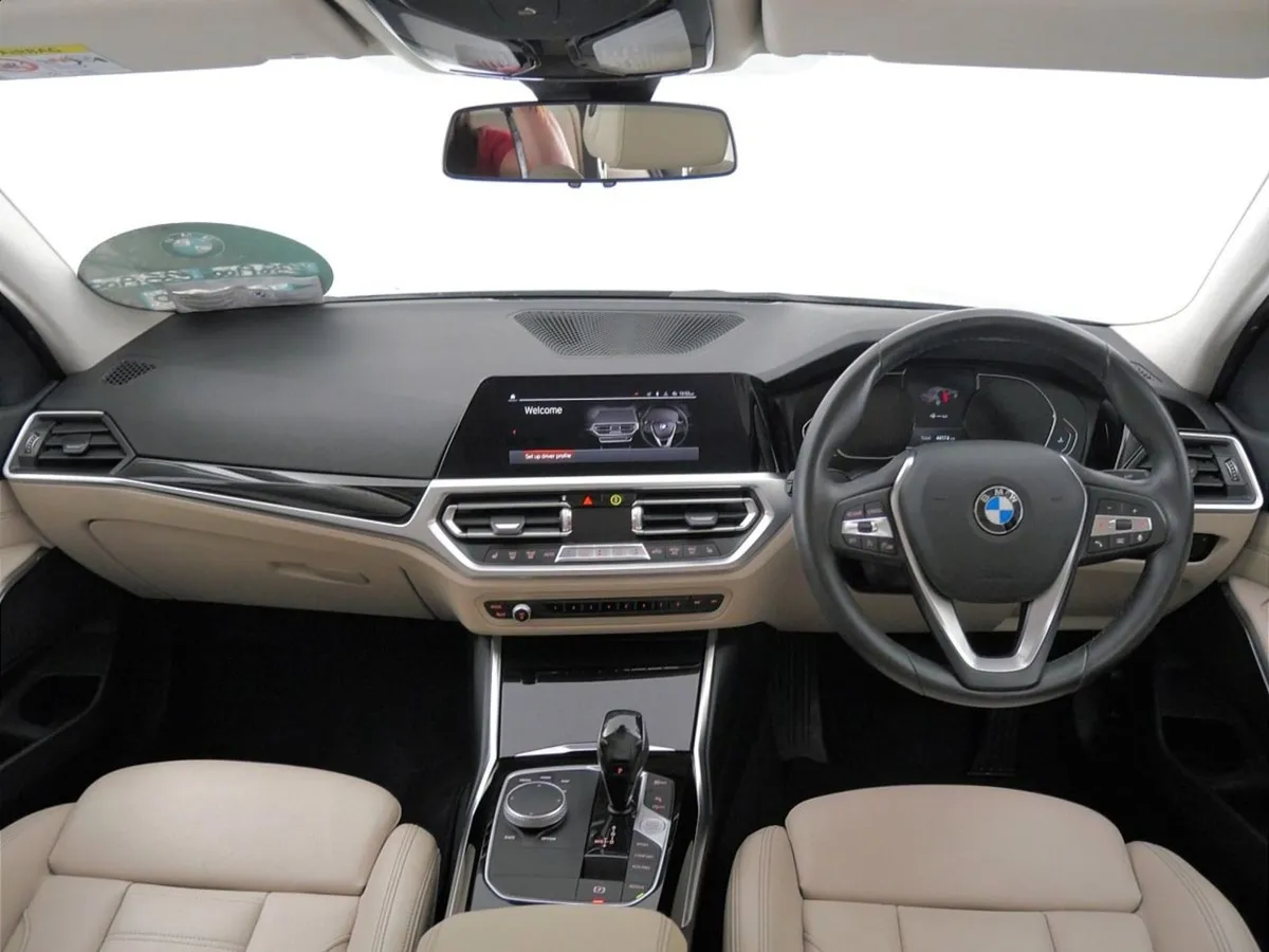 BMW 3 Series 318i Sport Saloon - Image 4