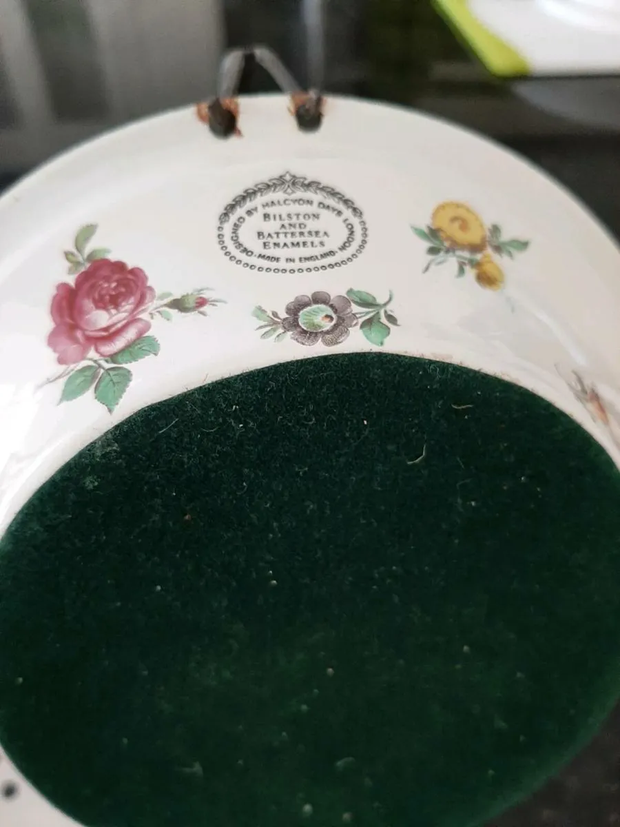 Bilston and Battersea pot pourri large enamel bowl - Image 1