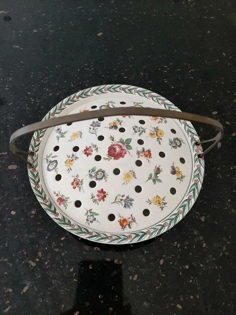 Bilston and Battersea pot pourri large enamel bowl - Image 2