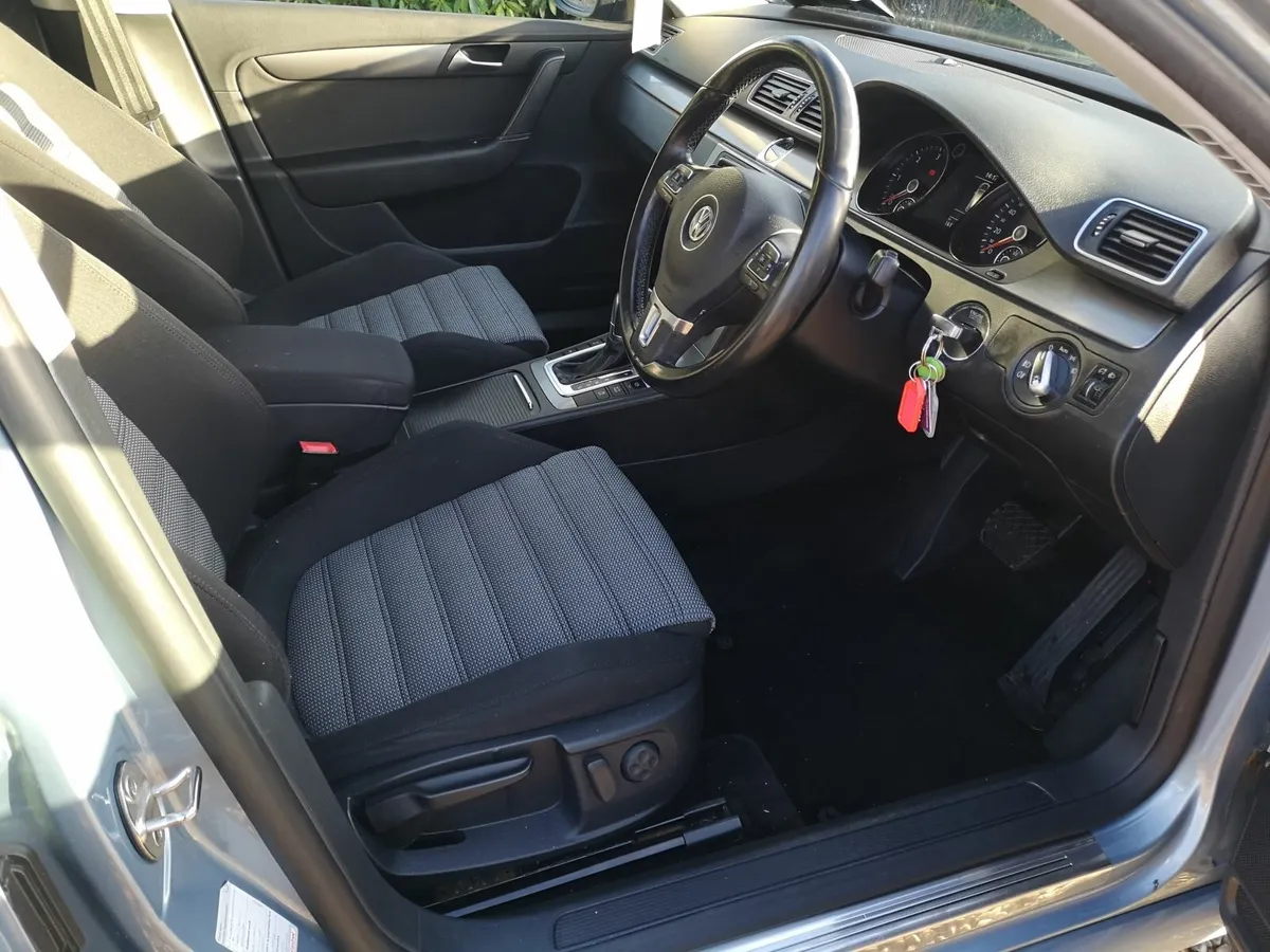 Volkswagen Passat 2013 - Image 2
