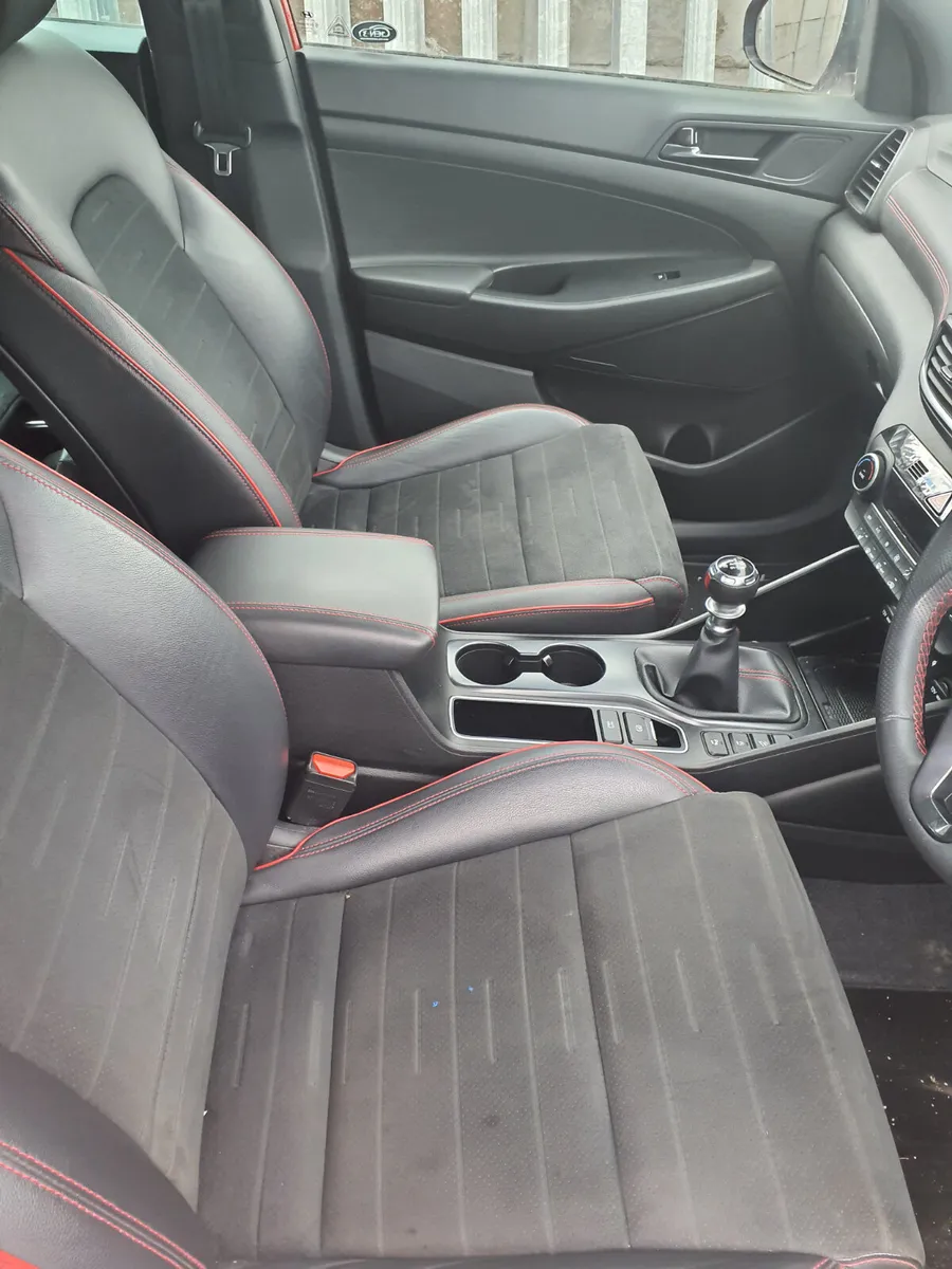 Hyundai Tucson 2020 front right damaged - Image 4