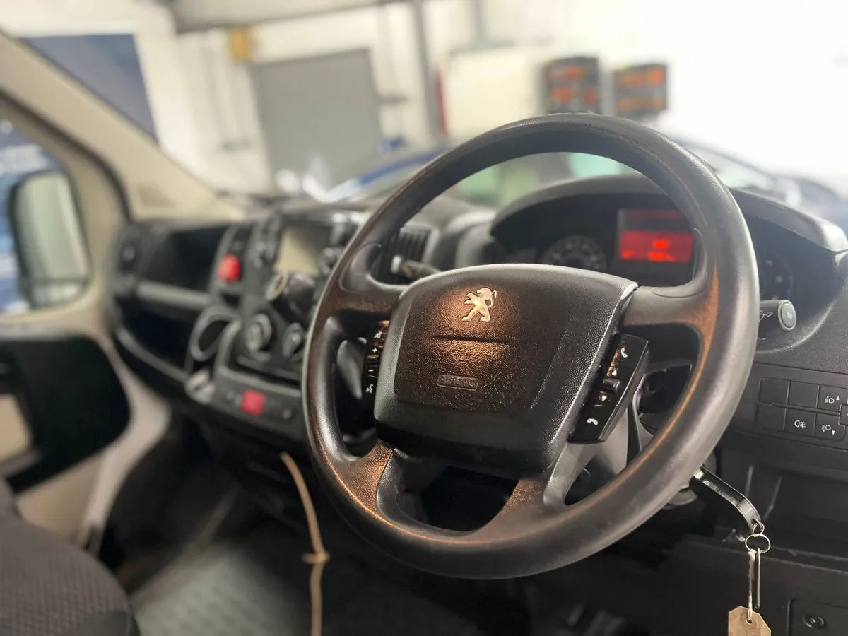 Peugeot Boxer 2015. 330L.  PROFESSIONAL - Image 3