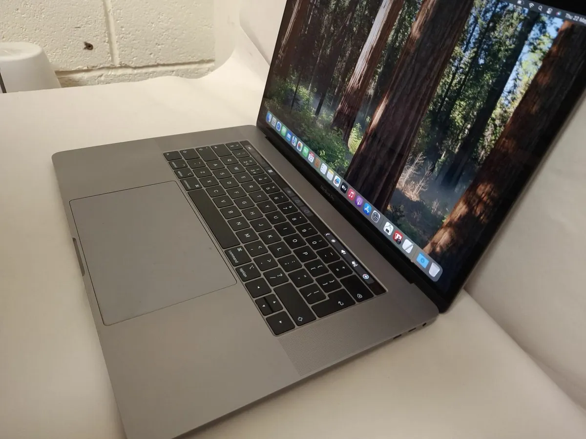 Macbook Pro 2018 15inches i7 Stiff Trackpad - Image 4