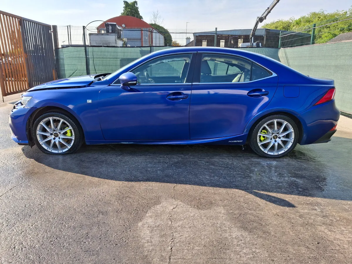 162 Lexus IS 300H F Sport 2.5 Automatic - Image 2