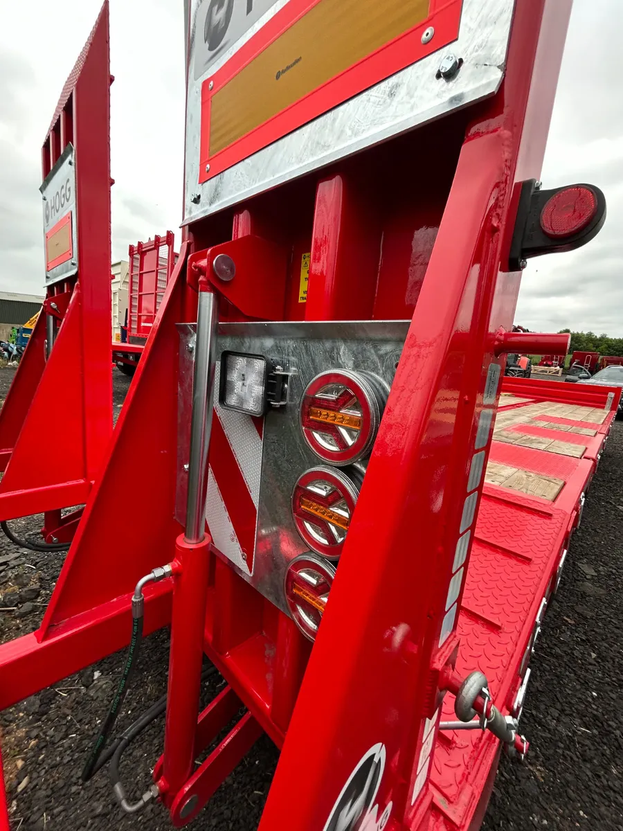New Hogg 33ton Lowloader - Image 3
