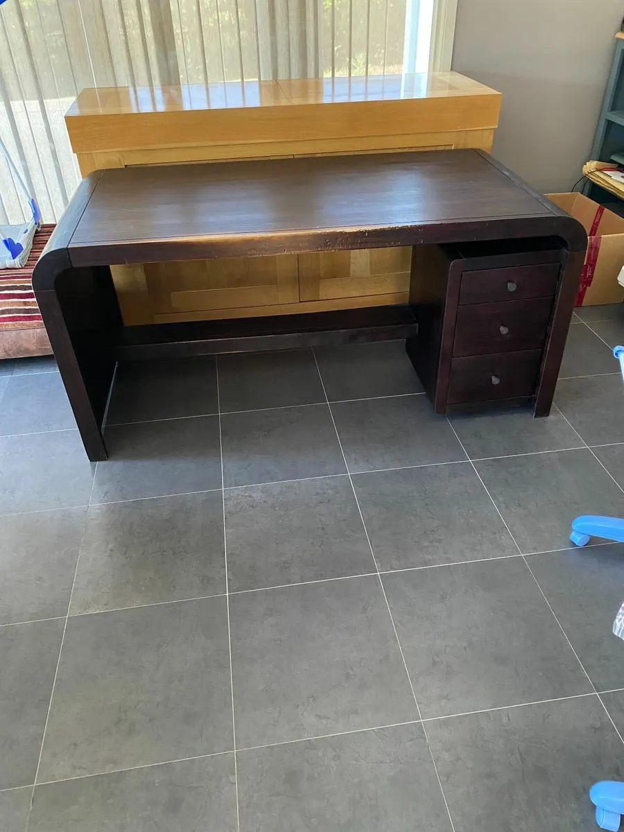 Office desk - Image 1