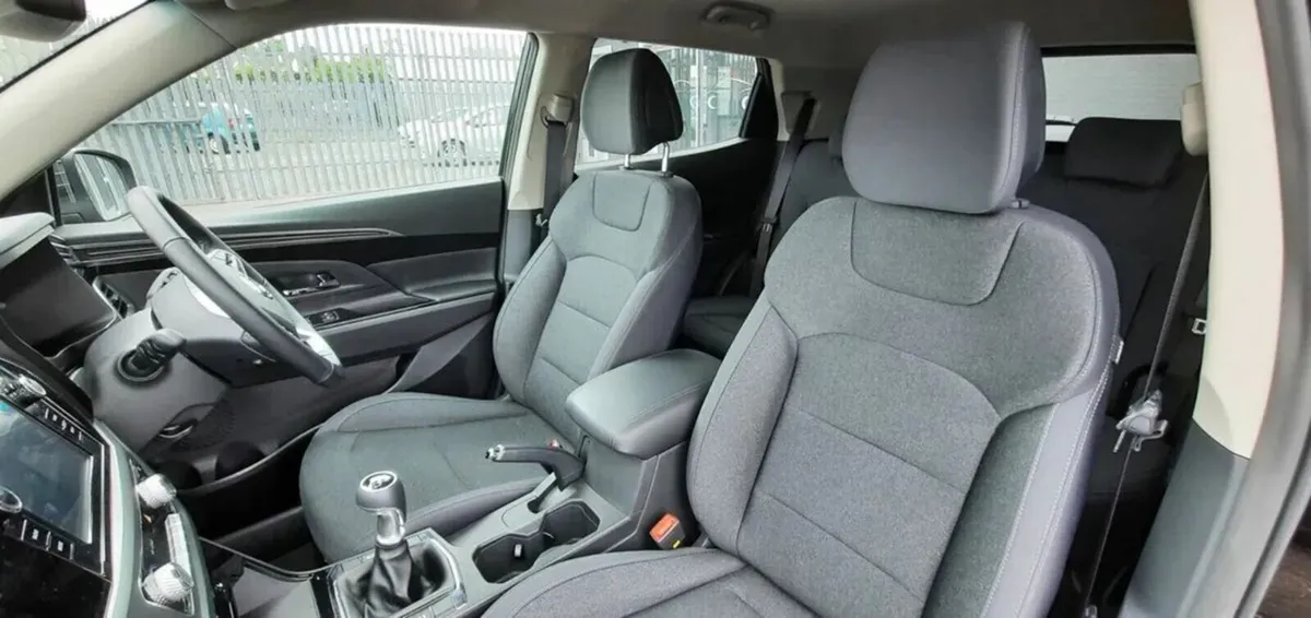 KGM (SsangYong) Korando EL 1.6 Diesel Manual - Image 4
