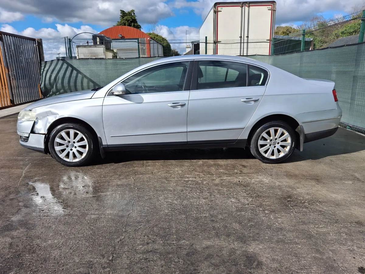 2009 Volkswagen Passat  1.9 TDI - Image 4