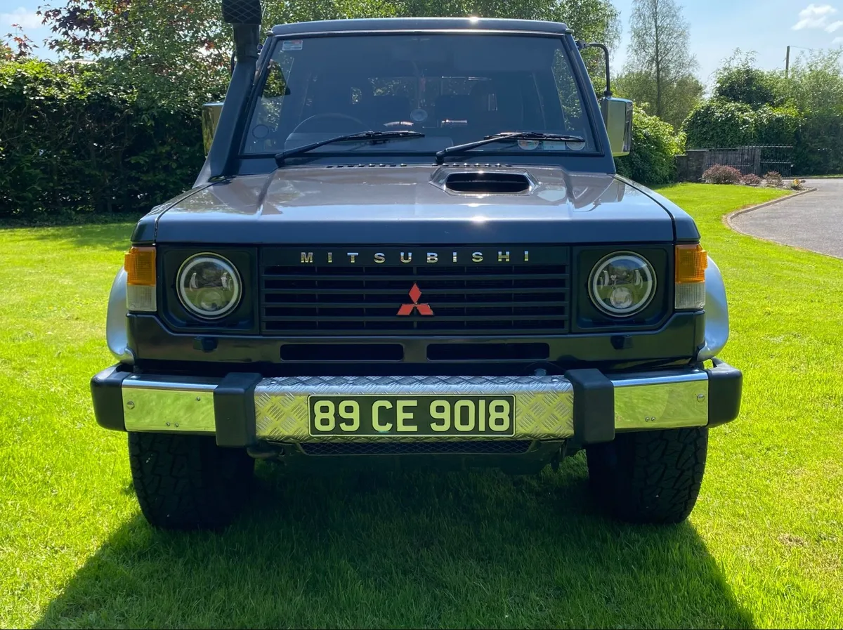 Mitsubishi Pajero 1989 - Image 2