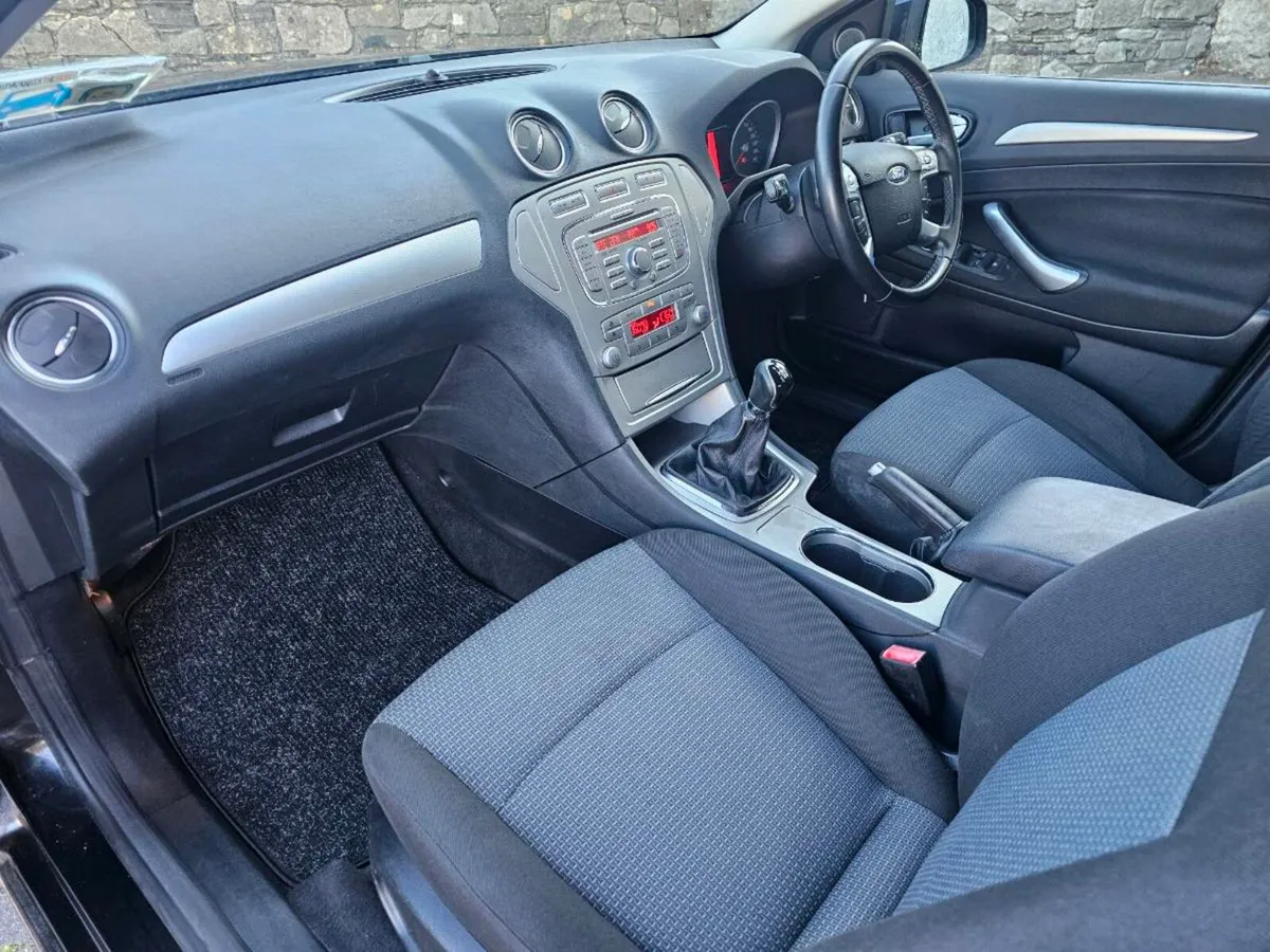 Ford Mondeo only 134,000miles with NCT & TAX - Image 4