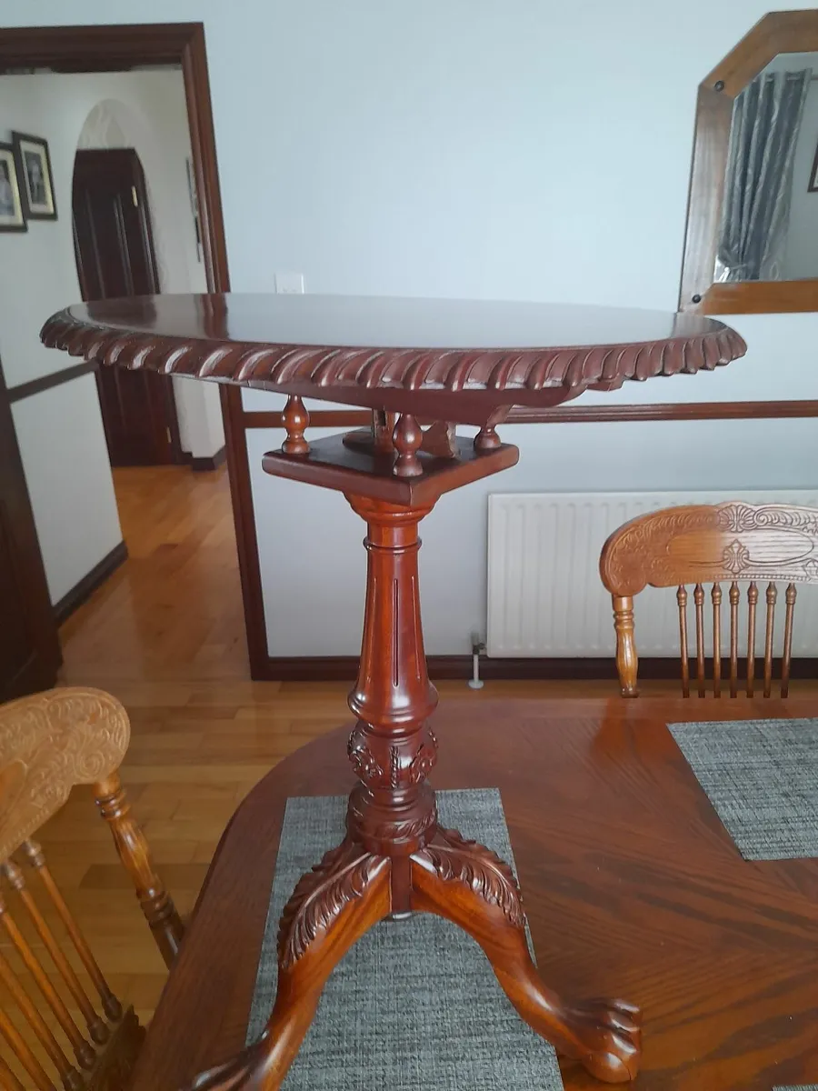 Occasional table - Image 1