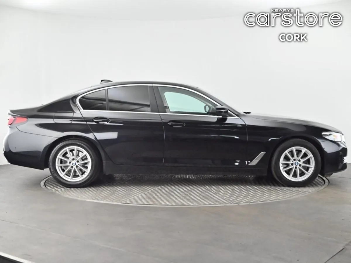 BMW 5 Series 520d SE (mht) - Image 3