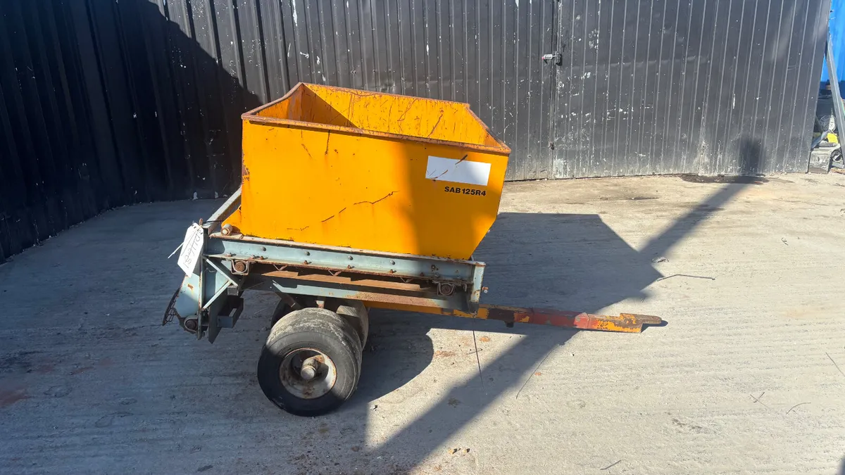 Noblat Single Axle Sand Spreader - Image 2