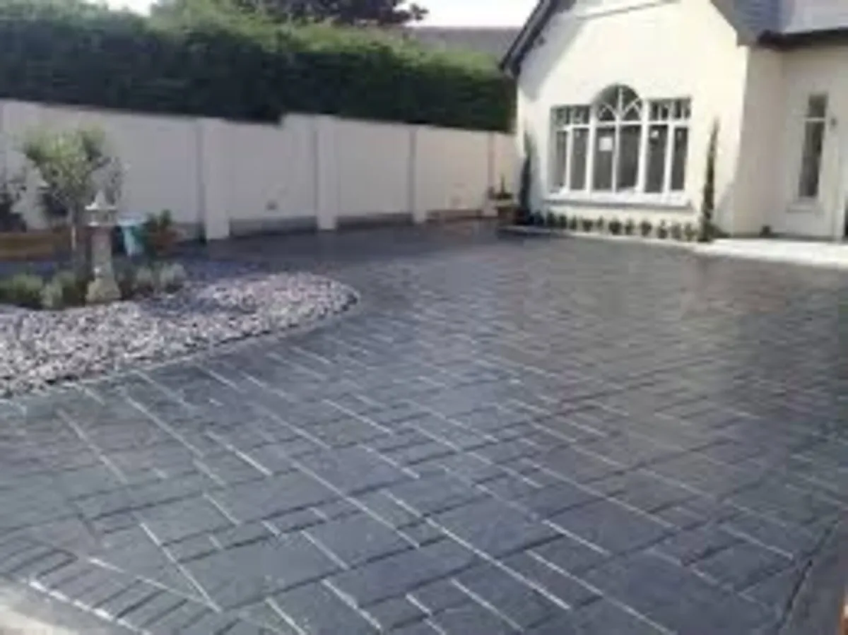 Roof/driveway paint - Image 3