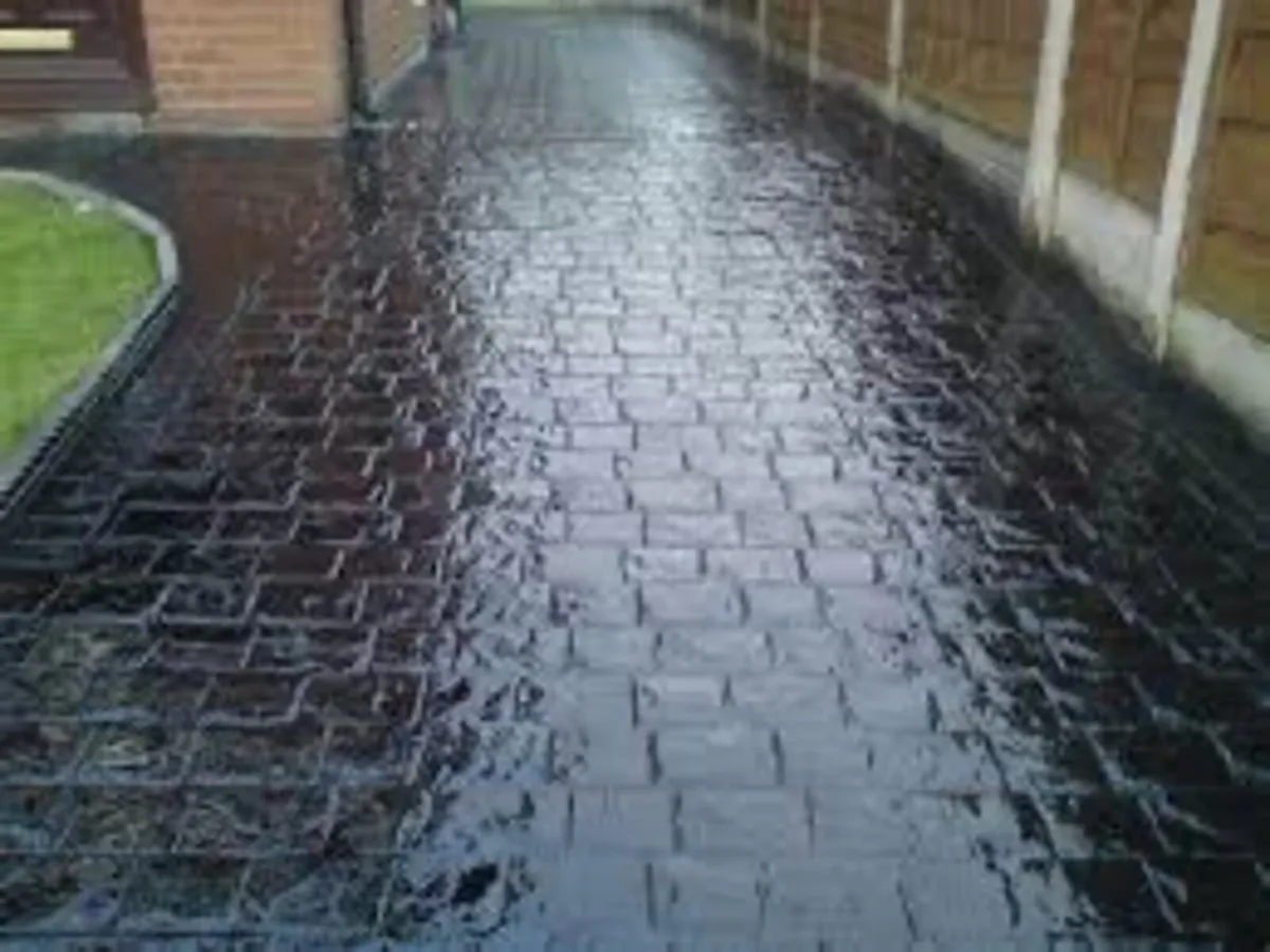 Roof/driveway paint - Image 1