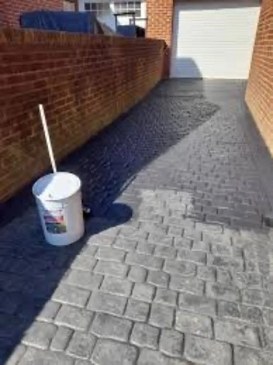 Roof/driveway paint - Image 3