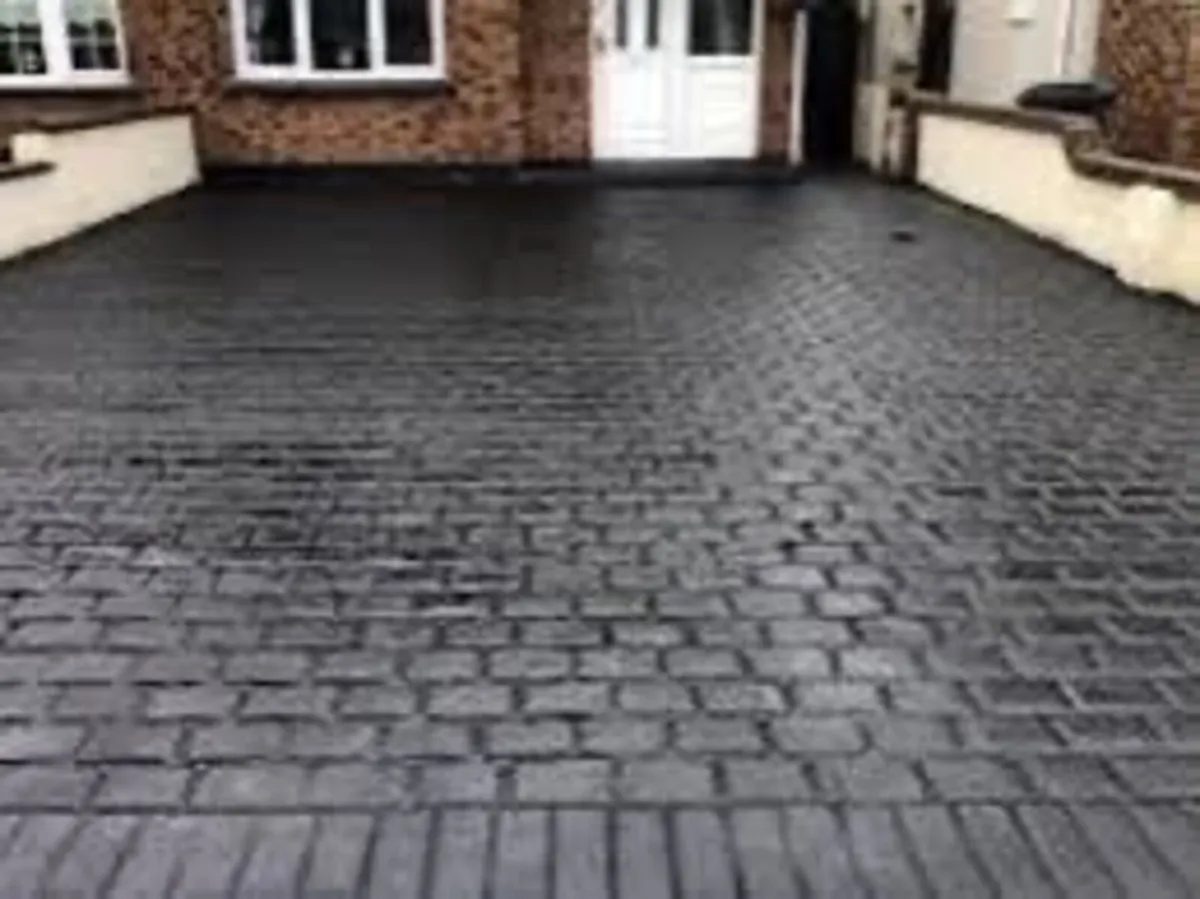 Roof/driveway paint - Image 1