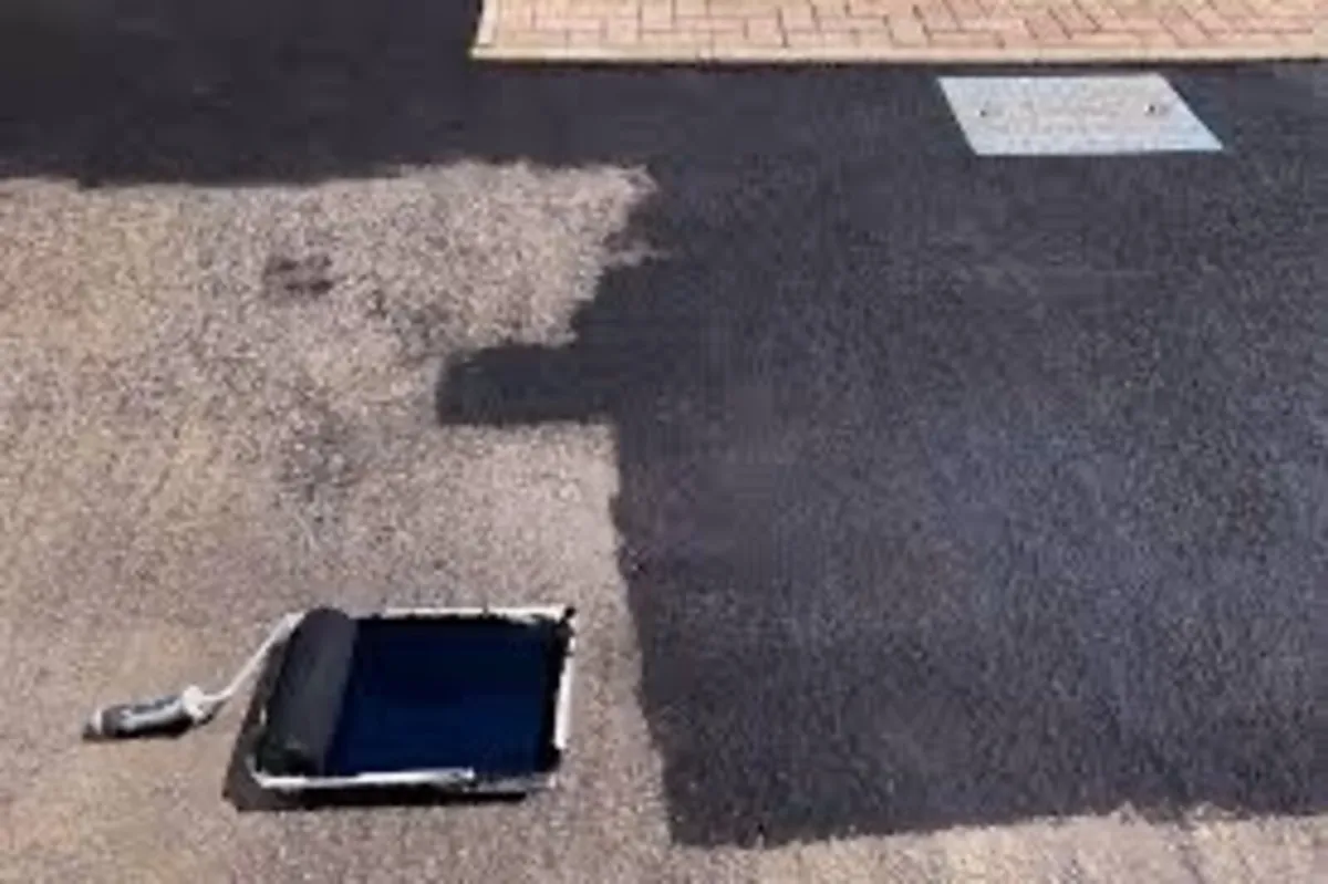 Roof/driveway paint - Image 2