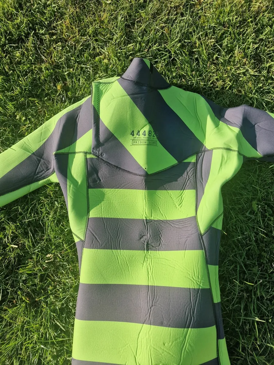 Epic New  wetsuit Medium size 170-183 cm/ 70-80 kg - Image 4