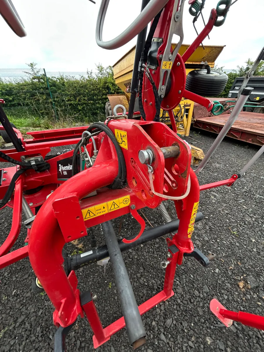 2019 Kverneland 8590 Tedder - Image 2