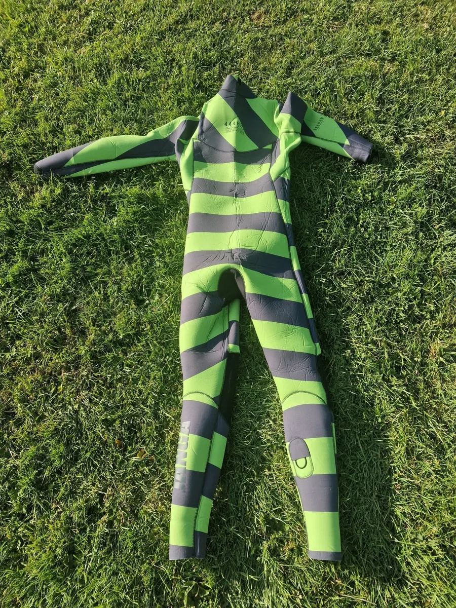 Epic New  wetsuit Medium size 170-183 cm/ 70-80 kg - Image 1