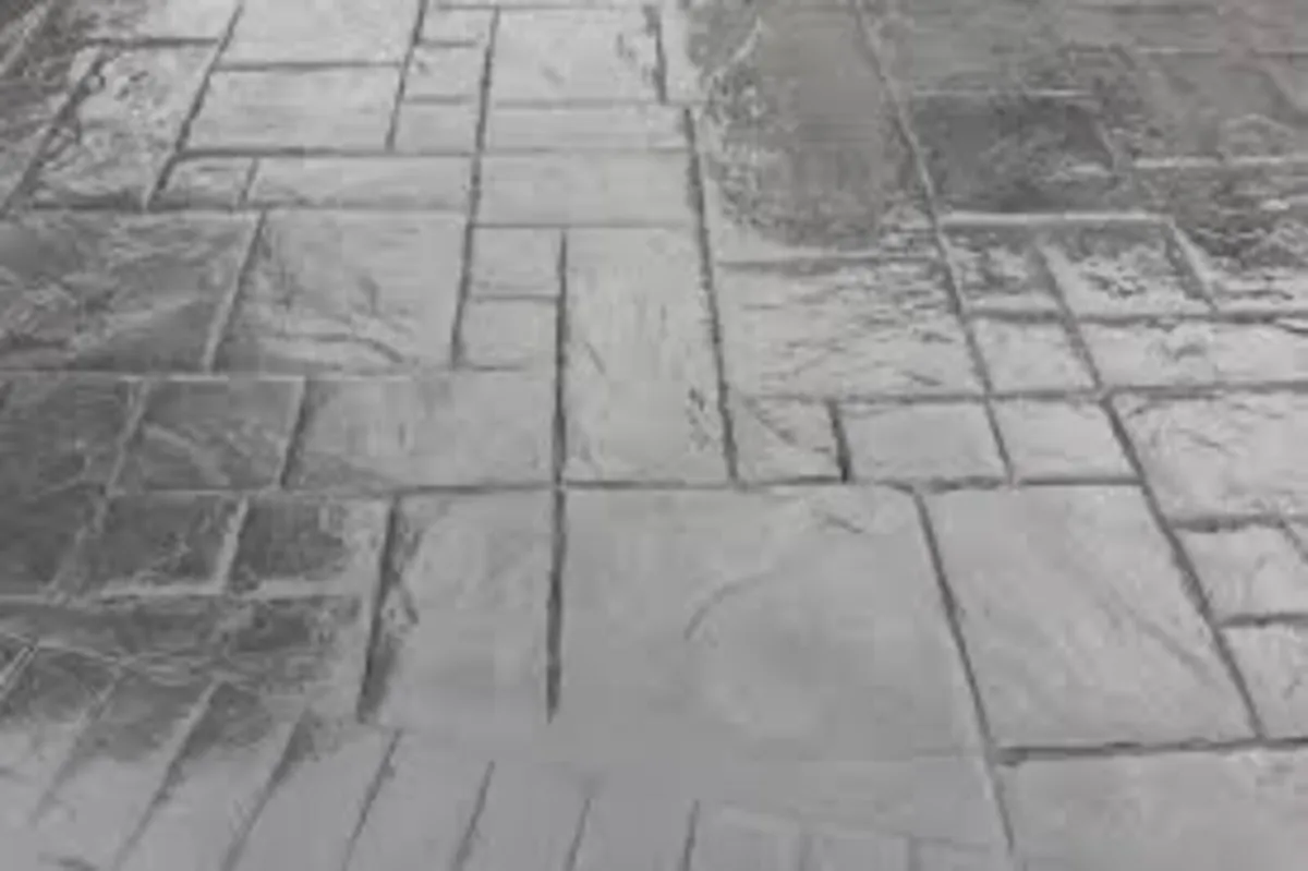 Roof/driveway paint - Image 1