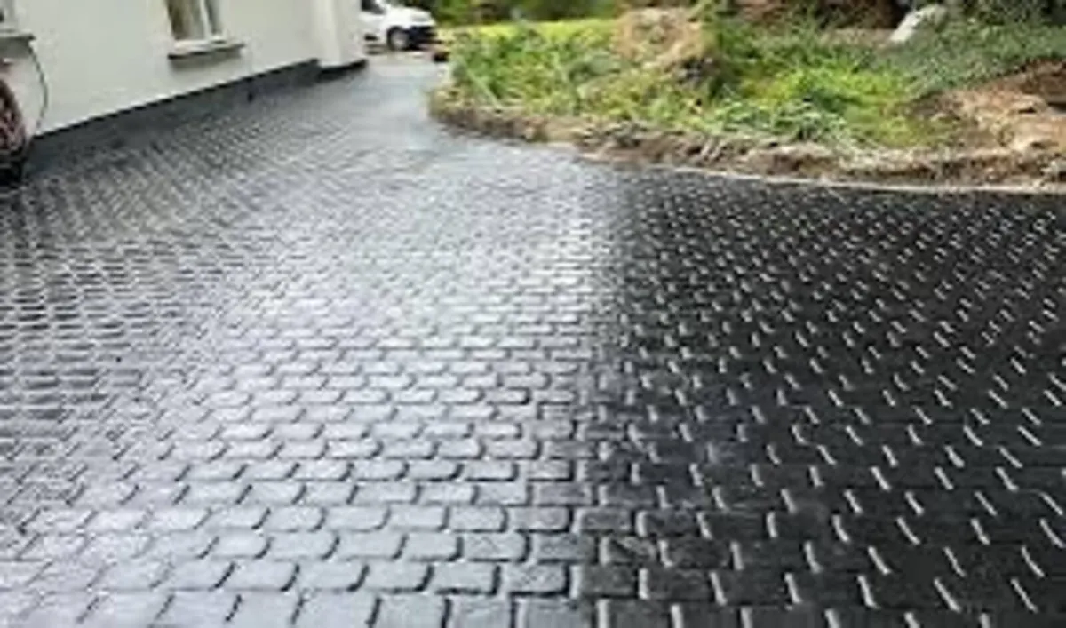 Roof/driveway paint - Image 4