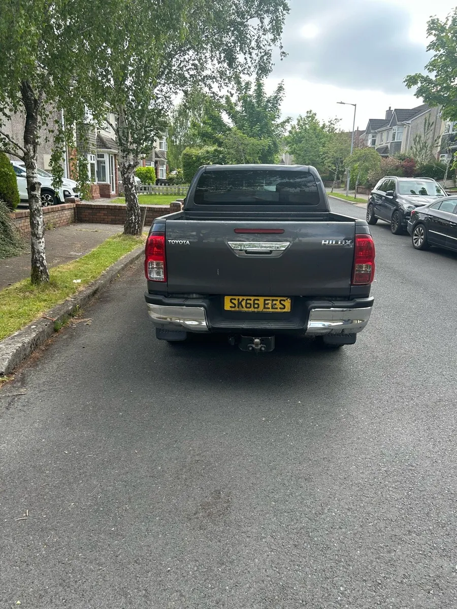 Toyota hilux - Image 4