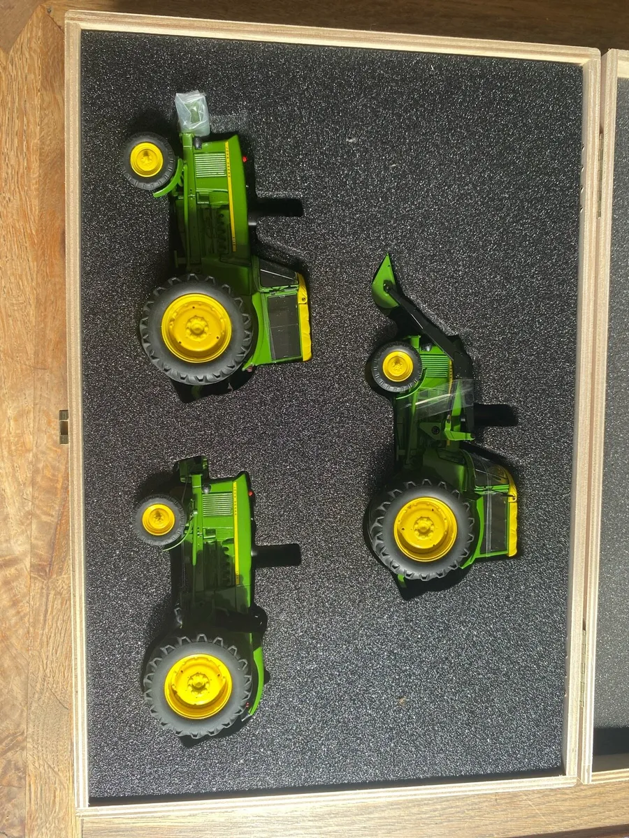 Schuco John Deere 3120 set 1:32 scale - Image 1