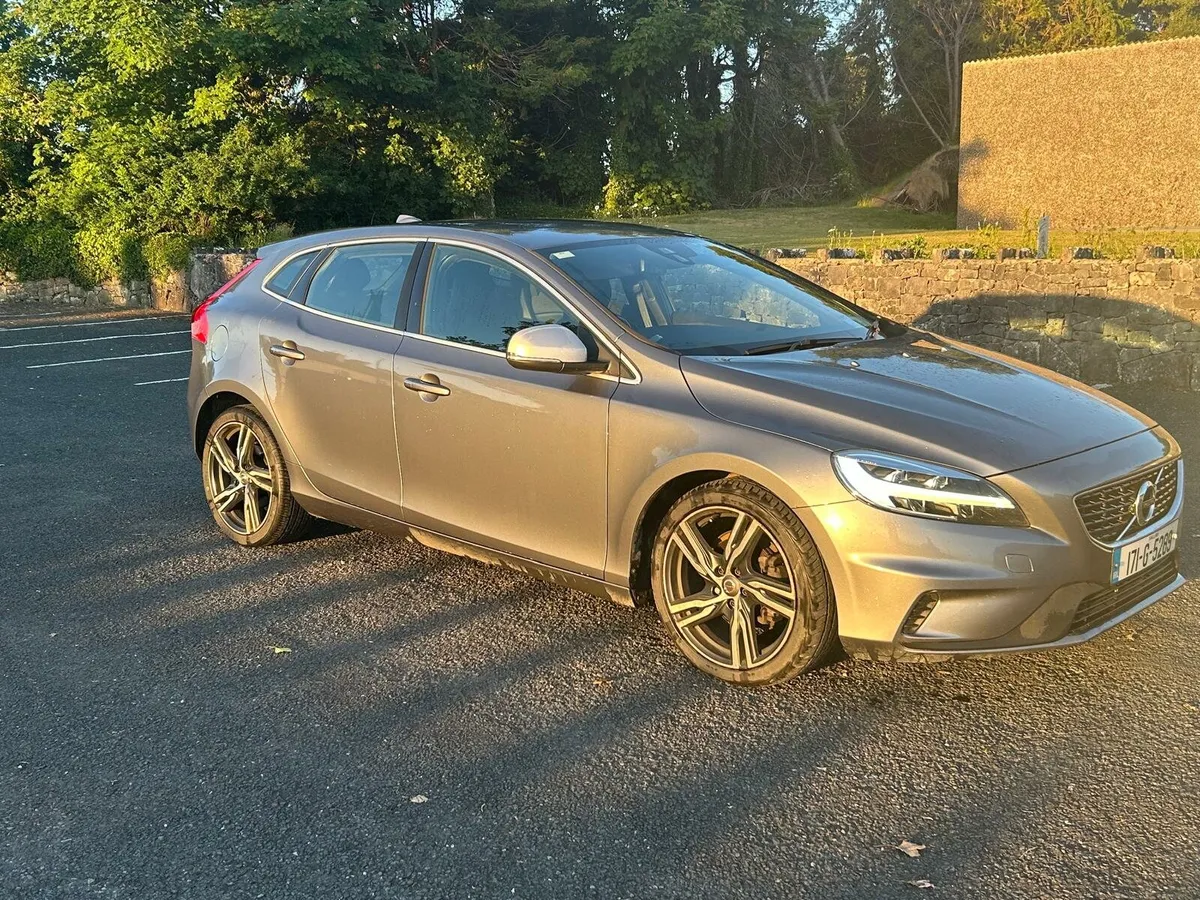 Volvo V40 R-Design - Image 1